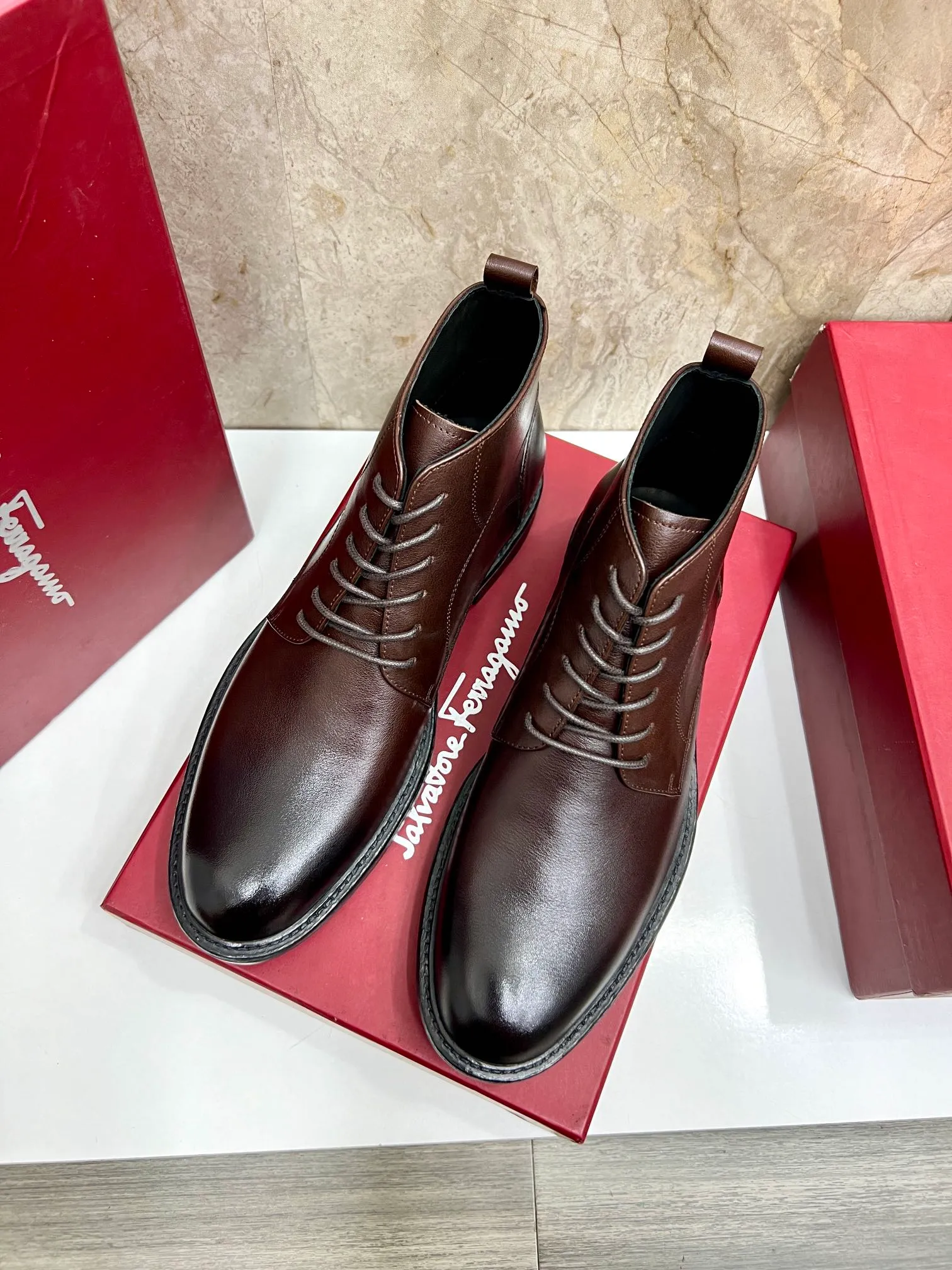 Original order quality: Men's shoes 💰700 Brand: Ferragamo (Ferragamo) One size larger: Men's size 38-44 (45 customized) Grade: Same style as the official website High-end men's shoes Material: Original cowhide, cowhide lining, original outsole Style category: Chelsea men's boots Fashion trend Color: Actual picture